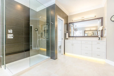 Mid-sized minimalist master bathroom photo in Jacksonville with flat-panel cabinets, white cabinets, a two-piece toilet, multicolored walls and an undermount sink