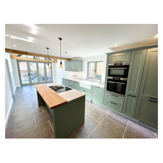 Cascada Reed Green kitchen with Quartz worktops Sierra Oak breakfast ...