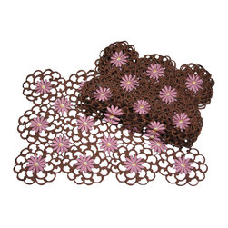Xia Home Fashions - Daisy Splendor Set of 4 Placemat, 14"x20" - Placemats