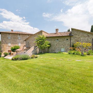 Villa nella campagna toscana con giardino