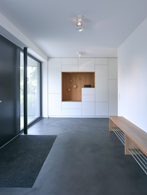 Moderner Eingang mit schwarzer Tür Ideen, Design & Bilder | Houzz