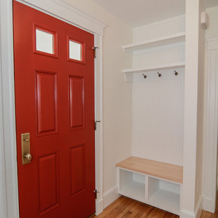 На фото: прихожие в стиле современная классика