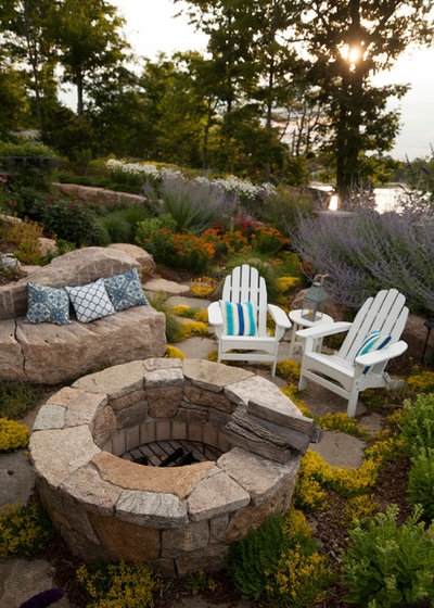 Sitzplätze im Garten: Mit Holz, Stein oder unbefestigt?