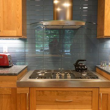Colorful Transitional Kitchen That Pops