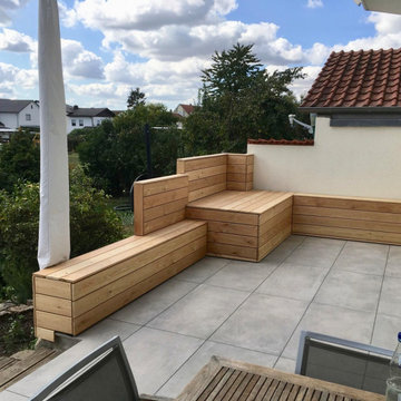 Holztreppe und Bank für die Terrasse