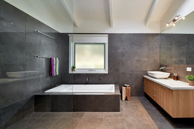 Inspiration for an expansive modern bathroom in Melbourne.