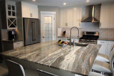 Kitchen - contemporary kitchen idea in Calgary