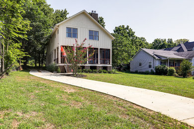 Transitional home design photo in Nashville