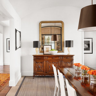 オースティンのコンテンポラリースタイルのおしゃれなダイニング (白い壁) の写真