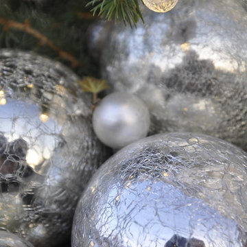 HOLIDAY DECORATING