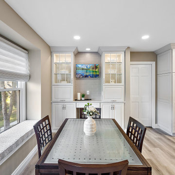 Starmark Maple Ridgeville Kitchen & Banquette/Desk in Macadamia