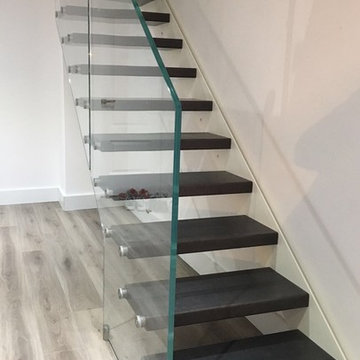 Escalera y barandilla de vidrio