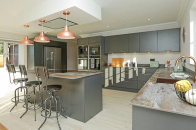 Design ideas for a large modern l-shaped open plan kitchen in Kent with with island.