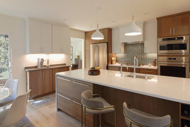 Example of a mid-century modern kitchen design in DC Metro