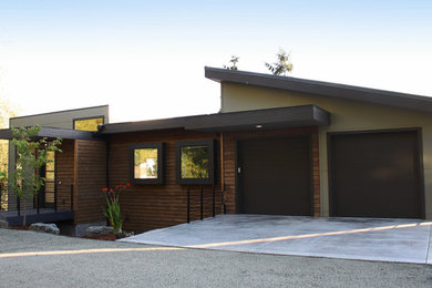 Example of a mid-century modern home design design in Other