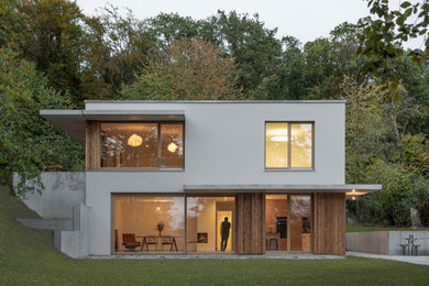 Mittelgroßes, Zweistöckiges Modernes Haus mit Putzfassade und Flachdach in Sonstige