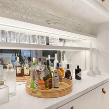 Kitchenette & Bar