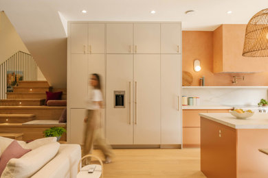 Kitchen - contemporary kitchen idea in Vancouver