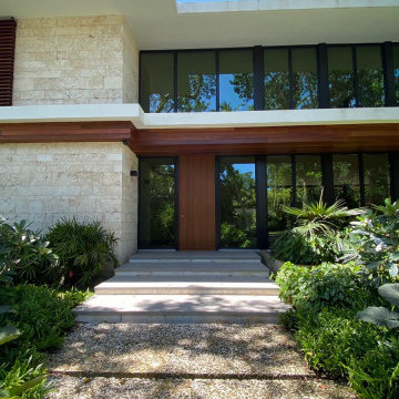 Principal pivot door of Mocca
