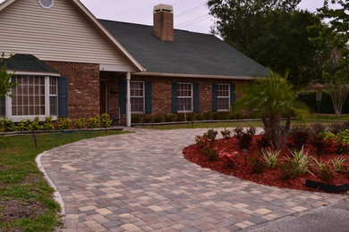 Example of a classic exterior home design in Tampa