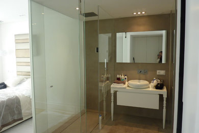 Inspiration for a contemporary bathroom remodel in Madrid