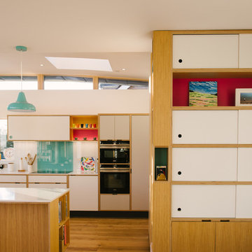 The Potters: Open Plan Oak Veneer & White/Pink Laminate Plywood Kitchen
