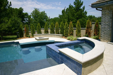 Minimalist pool photo in Houston