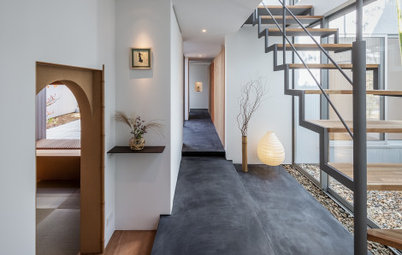 Japan Houzz Tour: Picture Windows and Private Courtyards