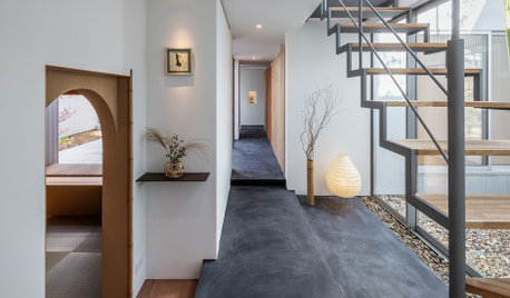 Japan Houzz Tour: Picture Windows and Private Courtyards