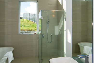 オークランドにあるおしゃれな浴室の写真