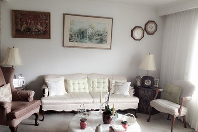 Living room - traditional living room idea in Toronto