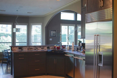 Trendy kitchen photo in Houston