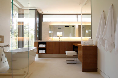 Minimalist bathroom photo in Los Angeles