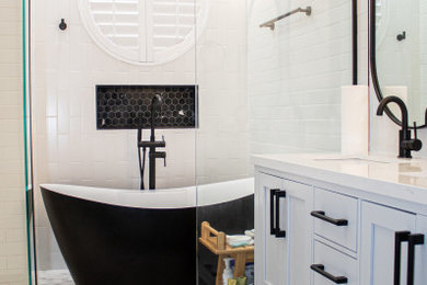 Bathroom - modern bathroom idea in Orlando