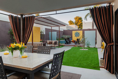 Inspiration for a large modern home design in Phoenix.