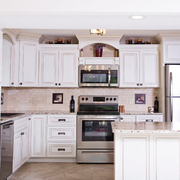 Cream cabinets with pinstripe glaze