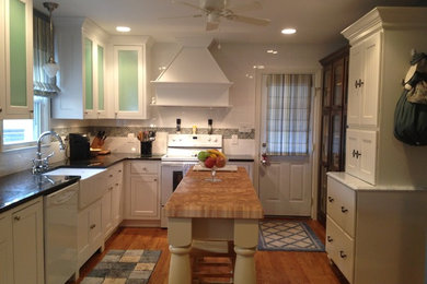 Example of a classic kitchen design in Detroit