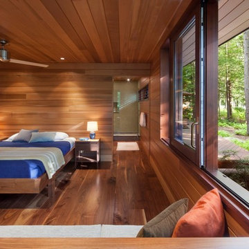 Frank Lloyd Wright-Inspired Lakeside Home
