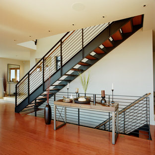 Ejemplo de escalera recta, actual, sin contrahuella