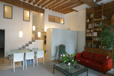 Aménagement d'une salle de séjour contemporaine.