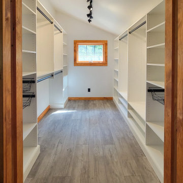 Walk-In Closet - Essex, NY