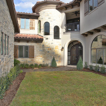 Rustic Tuscan Courtyard