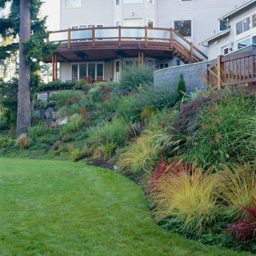 Planting border between lawn parterre and upper gathering ar