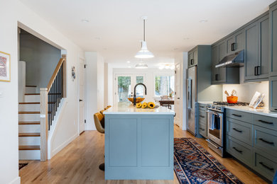 Arts and crafts kitchen photo in Seattle