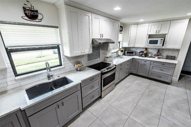 Transitional kitchen photo in Orlando