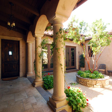 Sienna Vineyard Estate - Courtyard