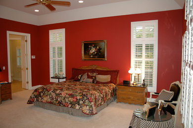 Inspiration for a timeless bedroom remodel in Milwaukee