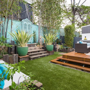 Eklektisches Garten im Innenhof im Sommer mit Sportplatz und Dielen in Brisbane