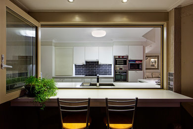 Design ideas for a modern kitchen in Sunshine Coast.