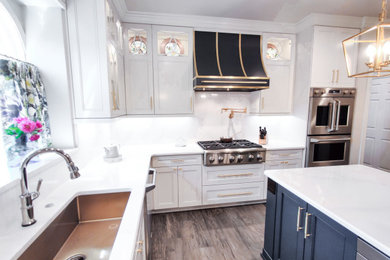 Inspiration for a mid-sized transitional medium tone wood floor and brown floor eat-in kitchen remodel with an undermount sink, flat-panel cabinets, white cabinets, quartz countertops, white backsplash, quartz backsplash, an island and white countertops